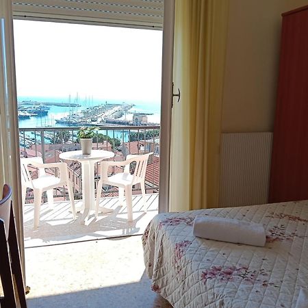 אימפריה Hotel Robinia מראה חיצוני תמונה
