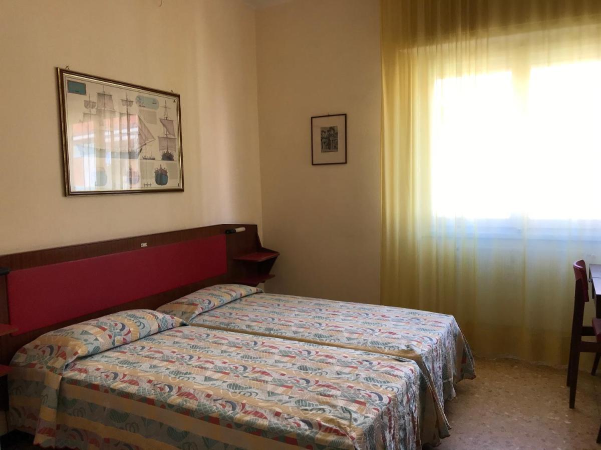 אימפריה Hotel Robinia מראה חיצוני תמונה