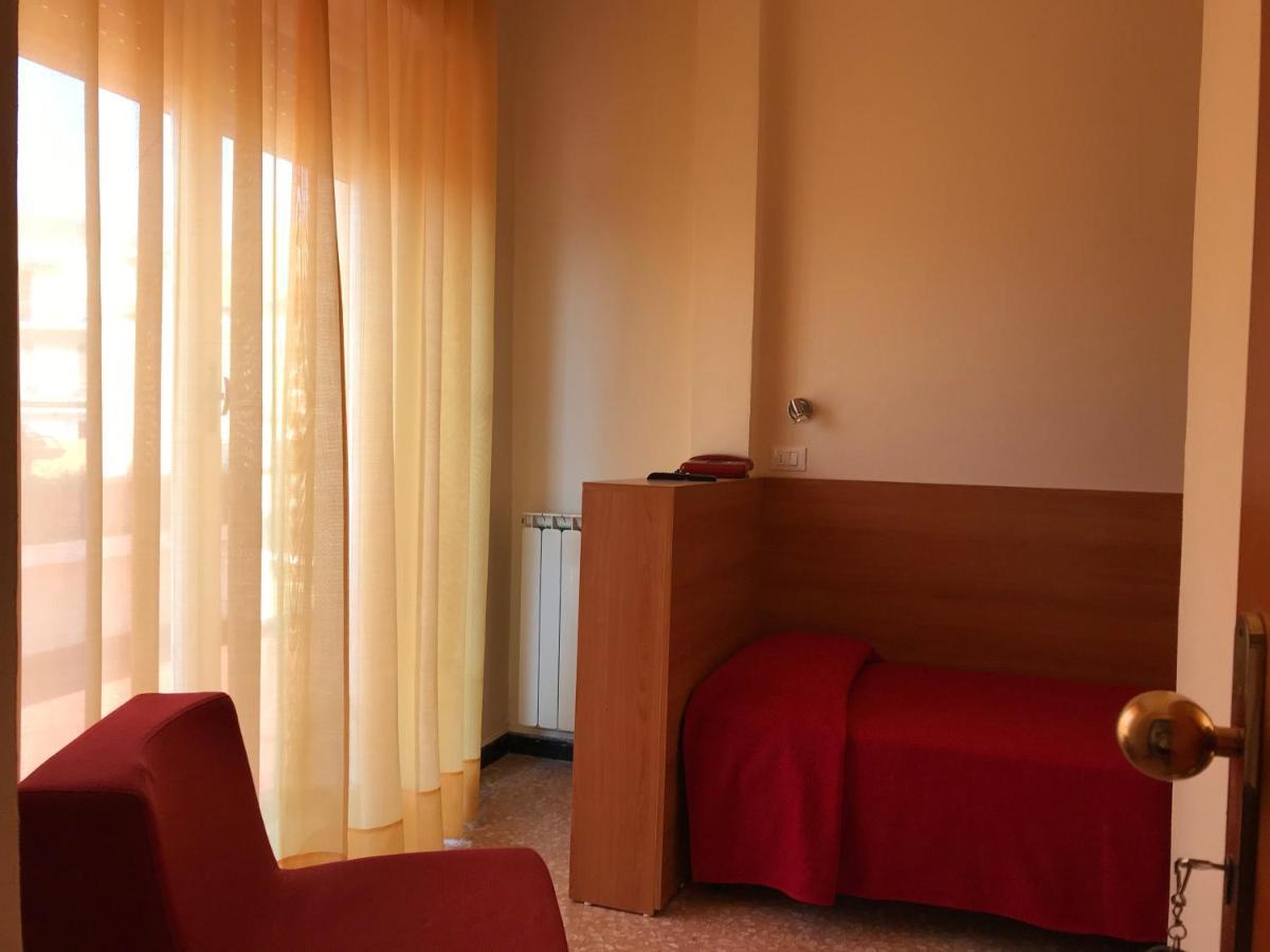 אימפריה Hotel Robinia מראה חיצוני תמונה