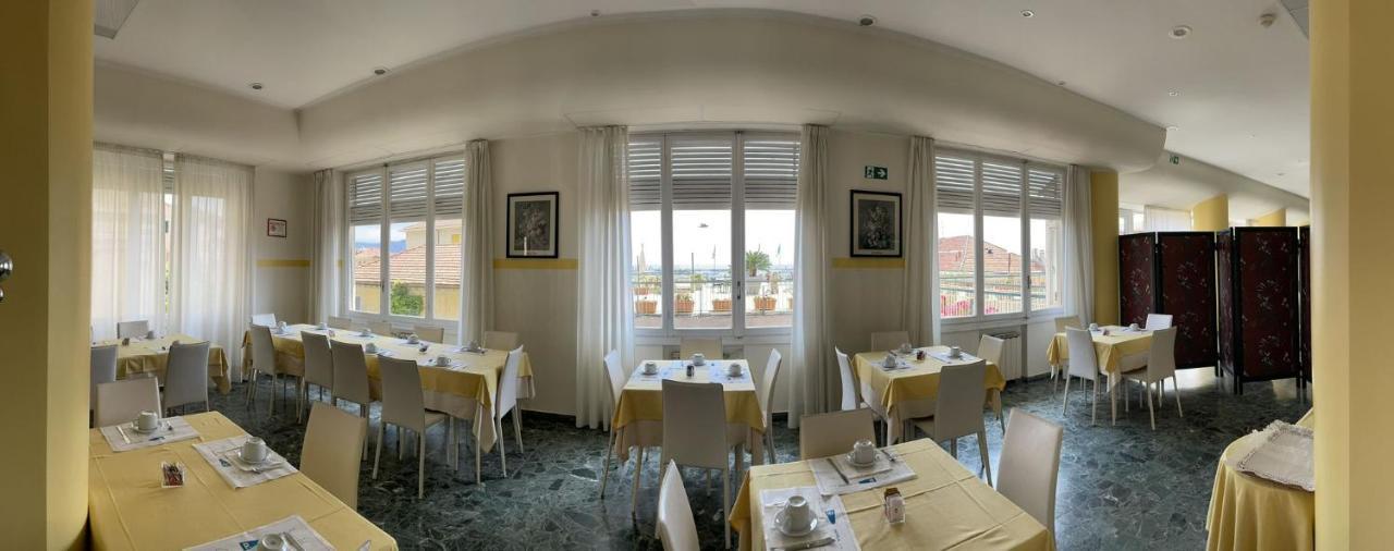 אימפריה Hotel Robinia מראה חיצוני תמונה