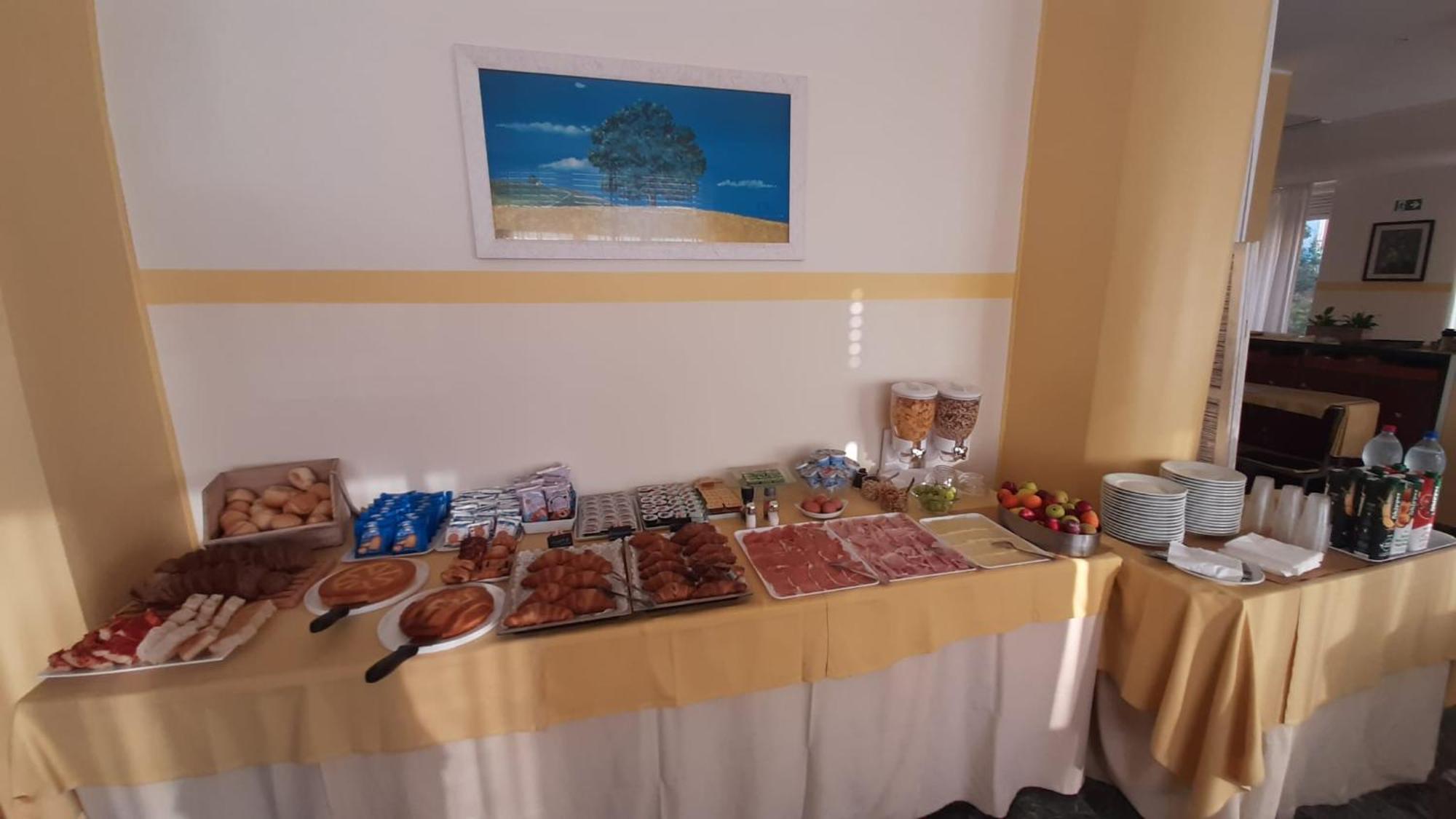 אימפריה Hotel Robinia מראה חיצוני תמונה