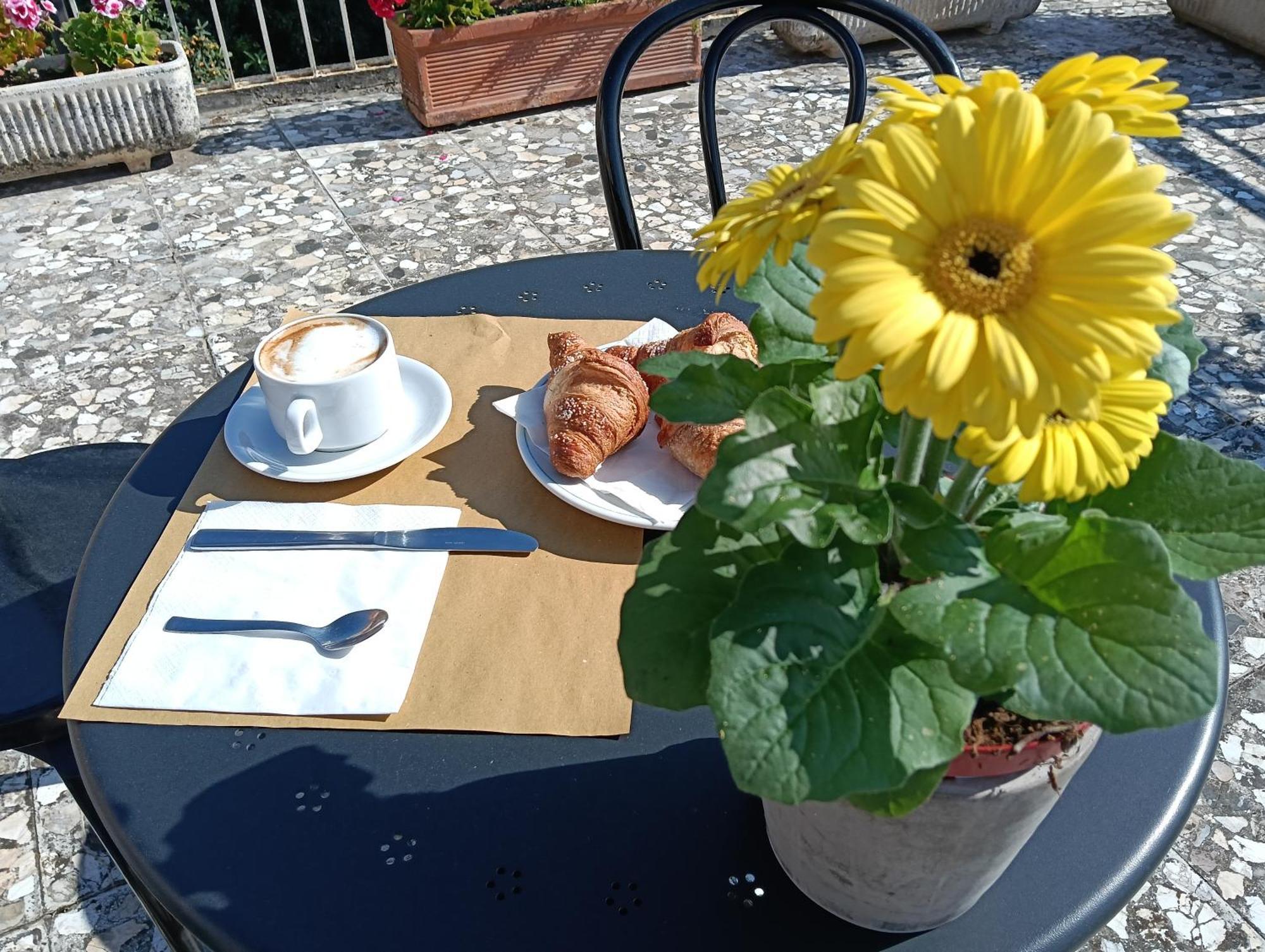 אימפריה Hotel Robinia מראה חיצוני תמונה