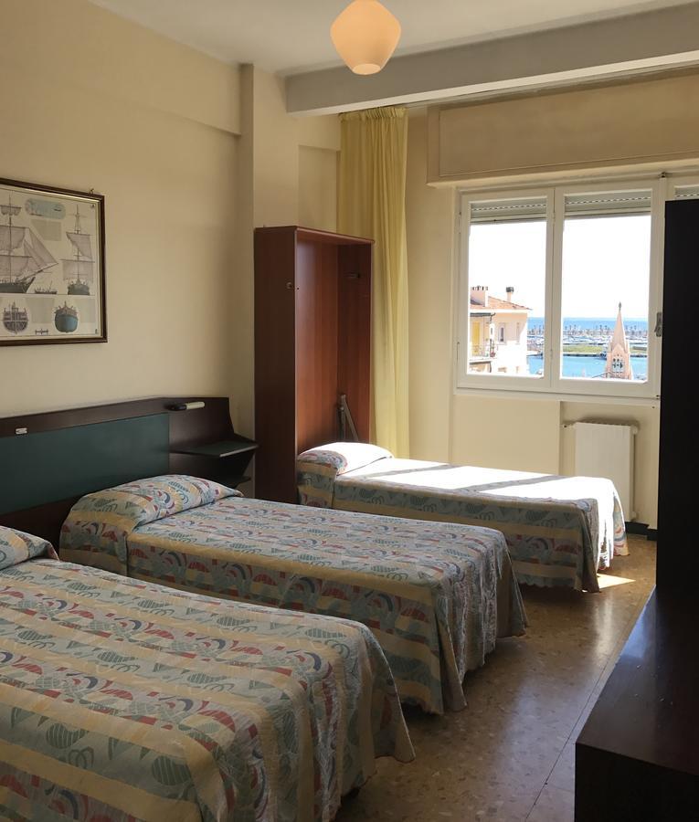 אימפריה Hotel Robinia מראה חיצוני תמונה