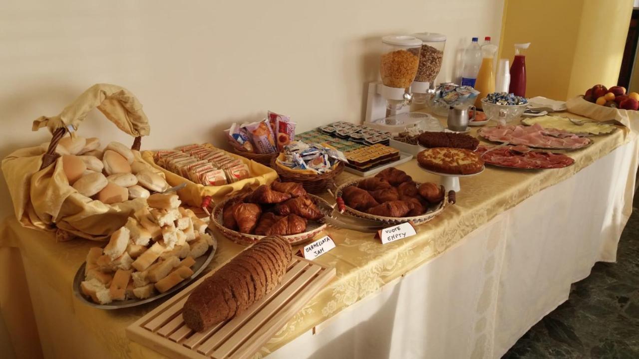 אימפריה Hotel Robinia מראה חיצוני תמונה