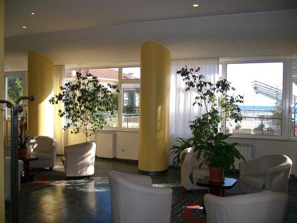 אימפריה Hotel Robinia מראה חיצוני תמונה