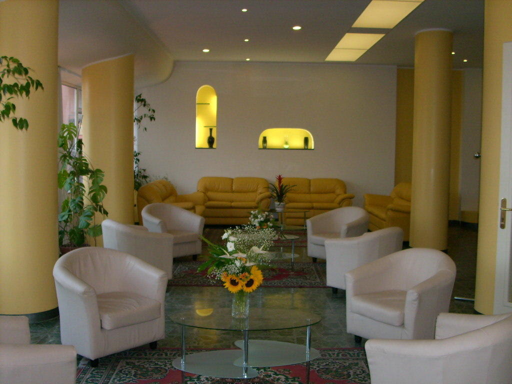 אימפריה Hotel Robinia מראה חיצוני תמונה