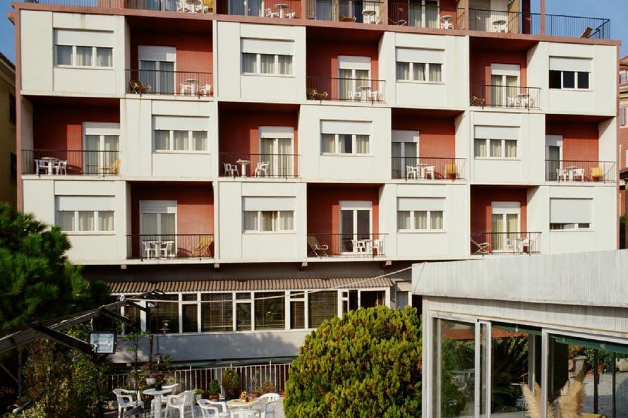 אימפריה Hotel Robinia מראה חיצוני תמונה
