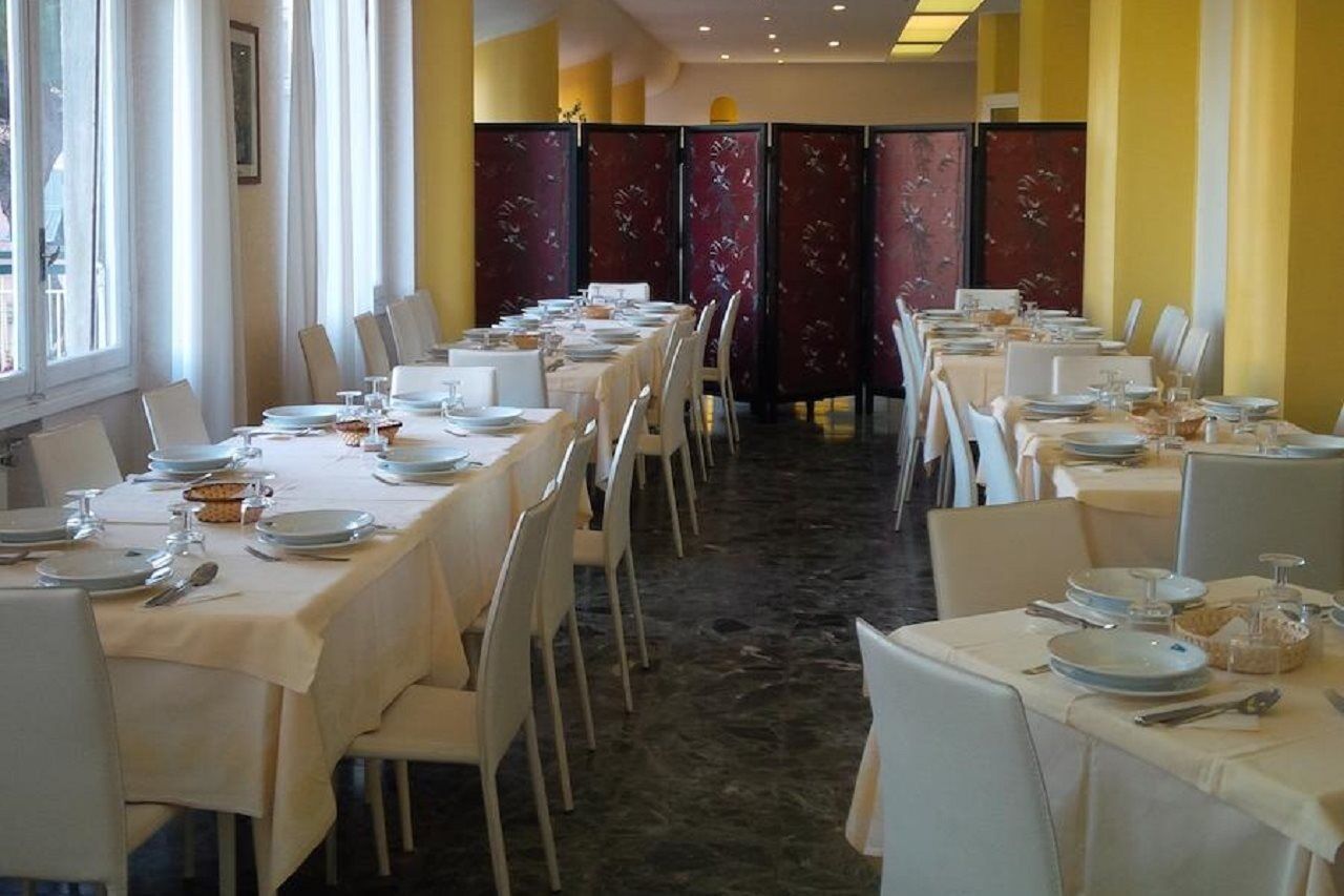 אימפריה Hotel Robinia מראה חיצוני תמונה